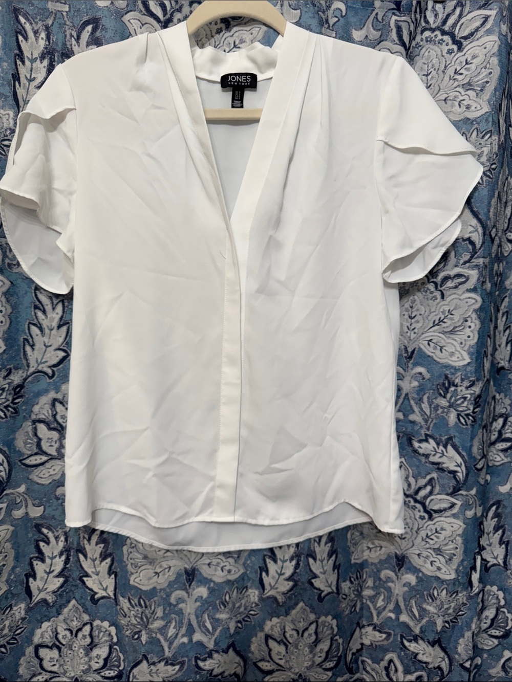 Jones New York White V-Neck Flutter Sleeve Top